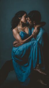 चाची को बेडरूम मे ले गया भतीजा 